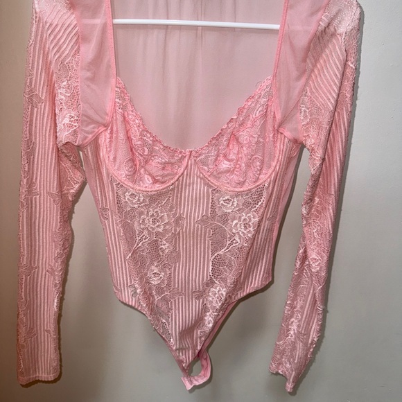 🟢 Blush Lace Bodysuit - Picture 4 of 4